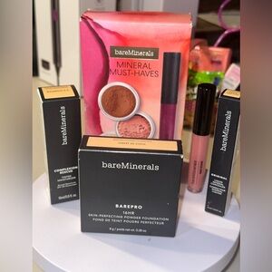 bareMinerals Mineral Must-Haves Set with foundations lipgloss etc..